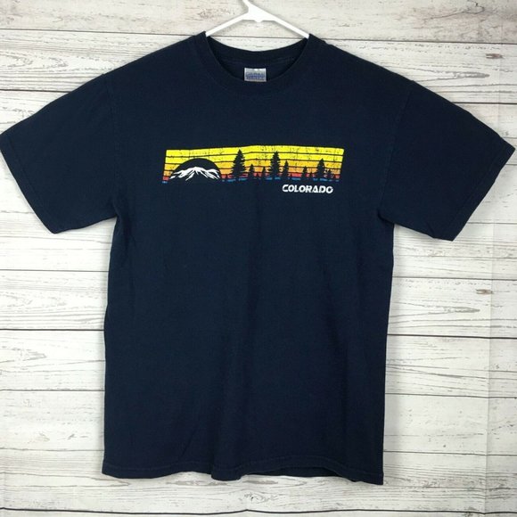 Colorado Souvenir T Shirt - size Medium - Navy Blue Travel Gradient Sun Graphic - Picture 1 of 6